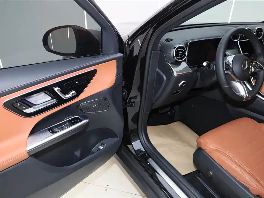 Mercedes-Benz GLC 2025 GLC 260 L 4MATIC