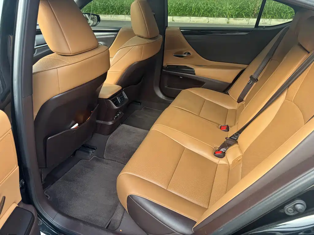Lexus ES — миниатюра 9