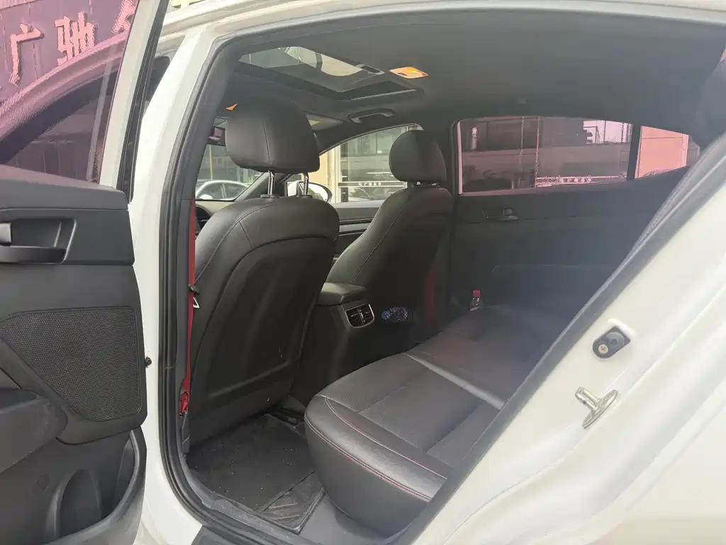 Hyundai Elantra — миниатюра 3