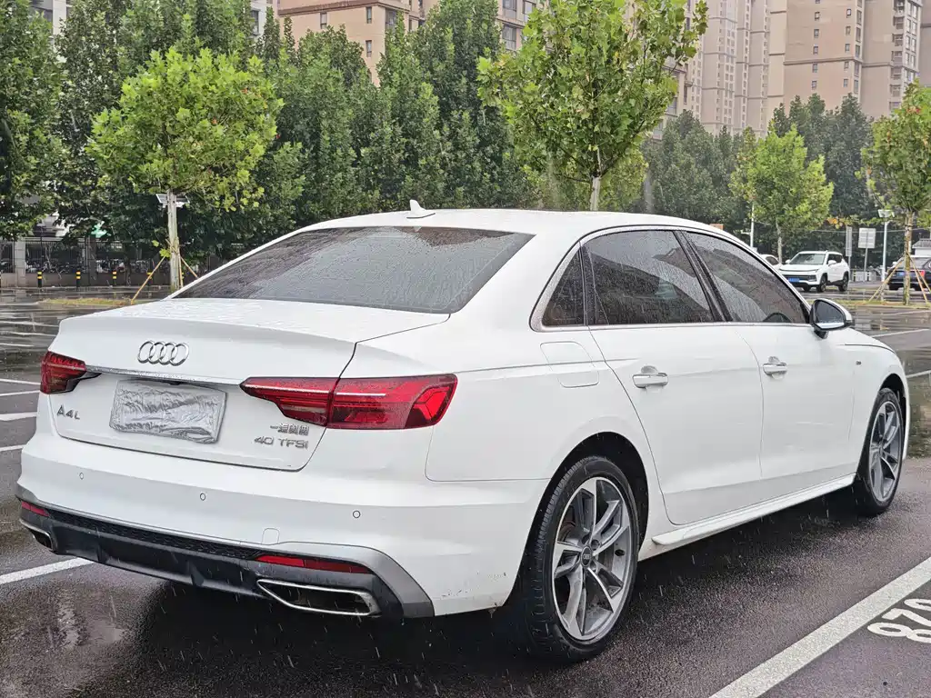 Audi A4L 2022 — фото 3