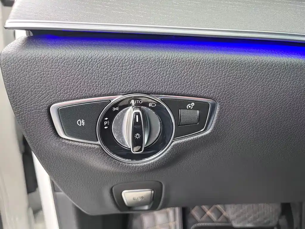 Mercedes-Benz E-Class — миниатюра 8