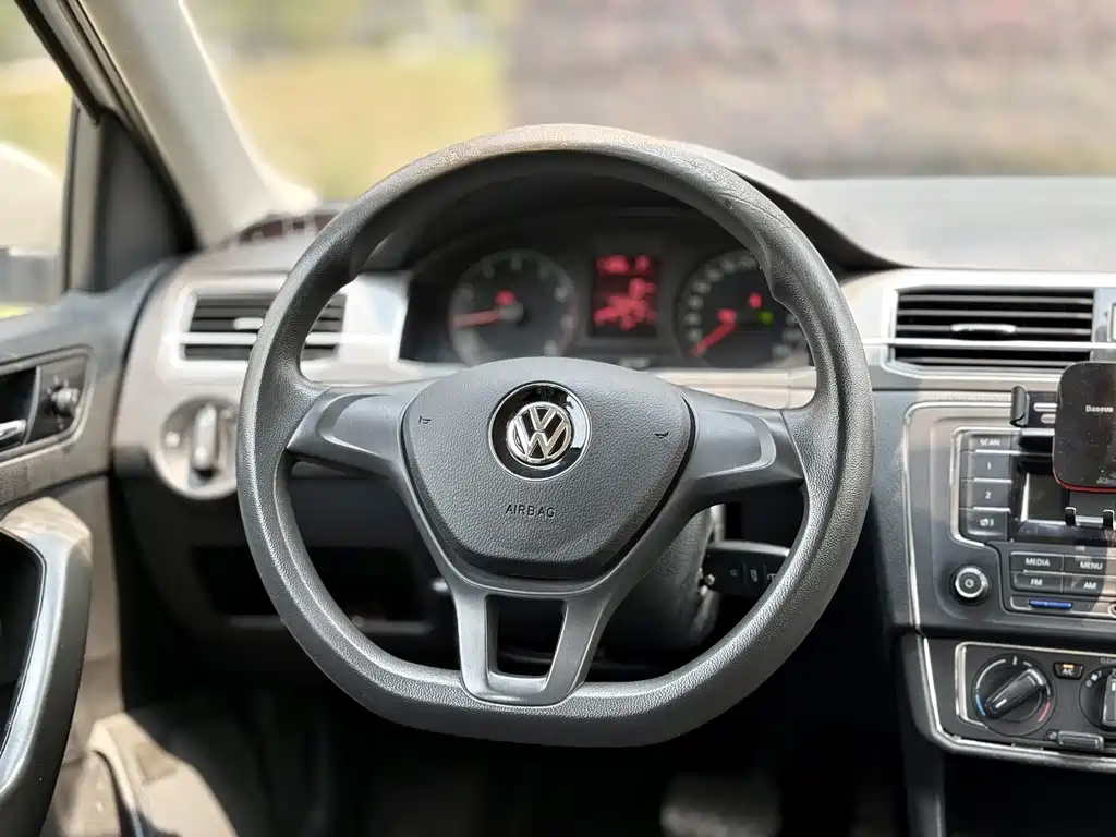 Volkswagen Santana — миниатюра 7