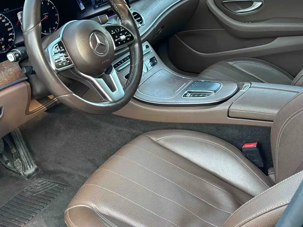 Mercedes-Benz E-Class — миниатюра 5