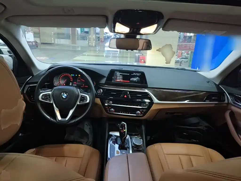 BMW 5 Series — миниатюра 10