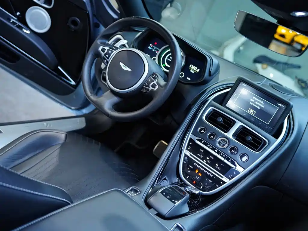 Aston Martin DB11 — миниатюра 37