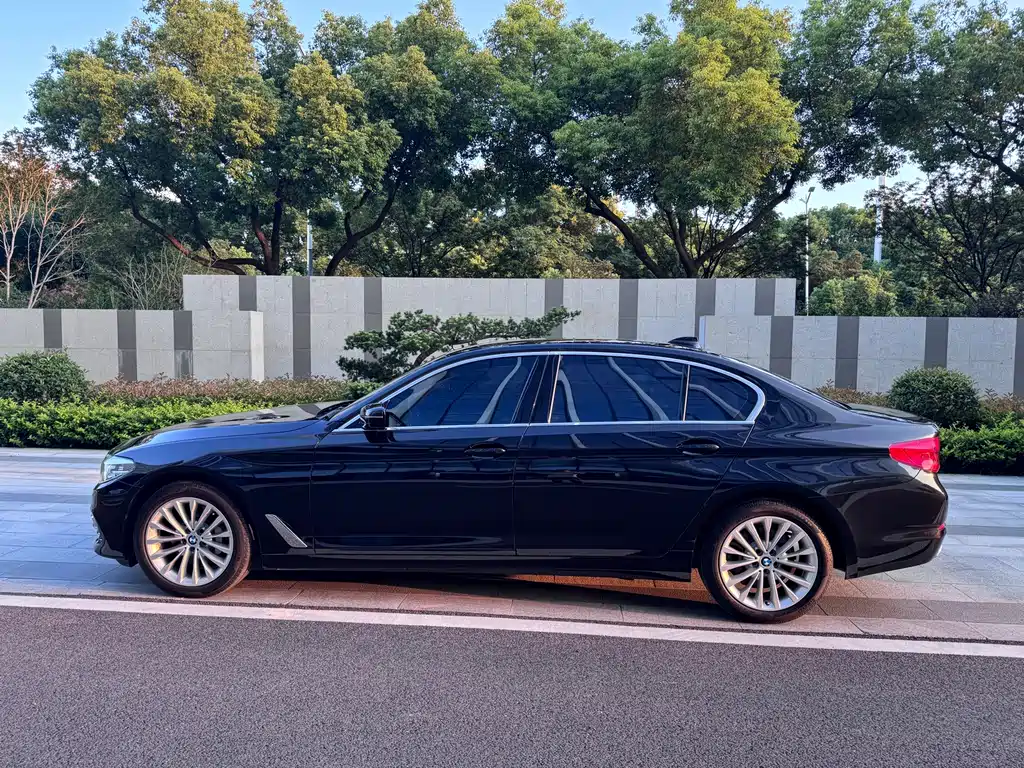 BMW 5 Series — миниатюра 5