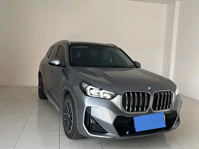 BMW iX1