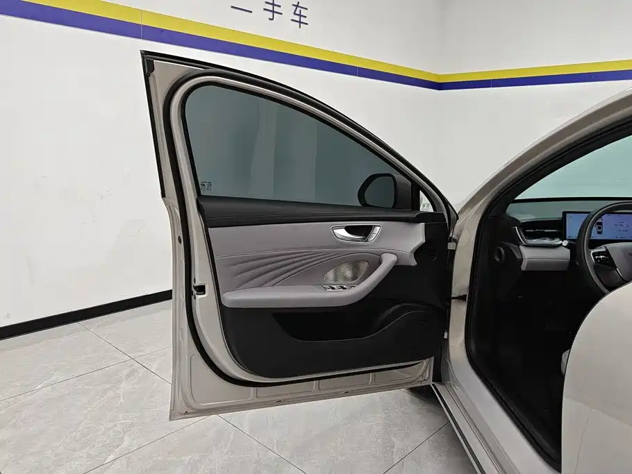 Roewe M7 DMH — миниатюра 7