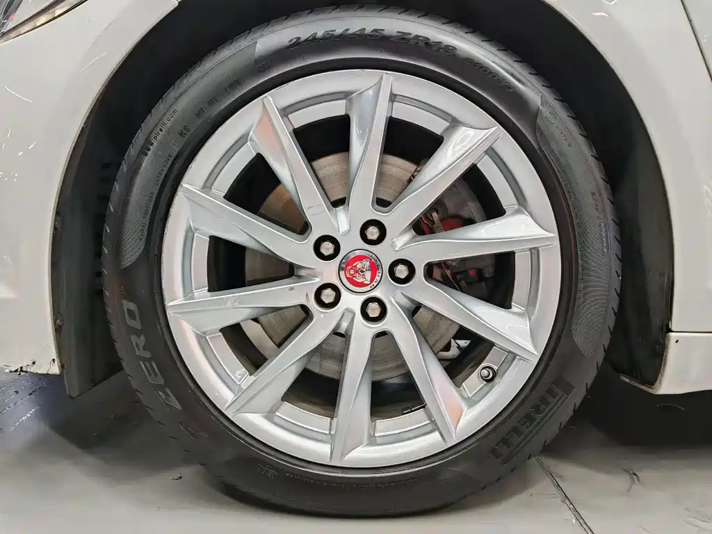Jaguar XF — миниатюра 4