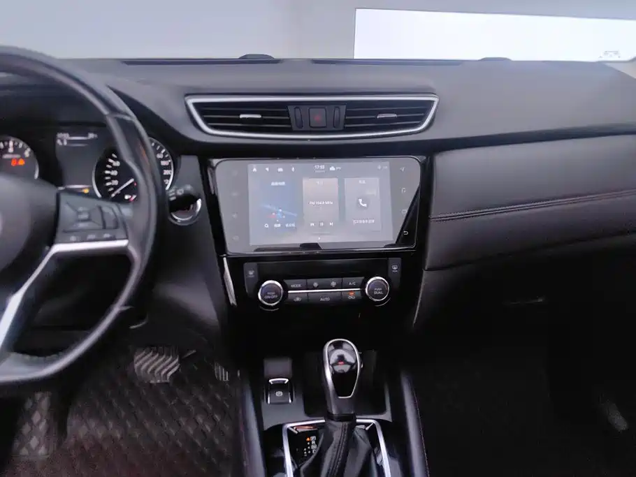 Nissan Qashqai — миниатюра 13