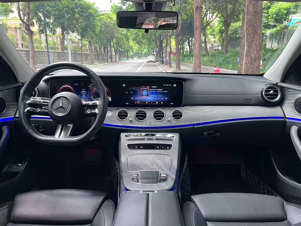 Mercedes-Benz E-Class — миниатюра 11