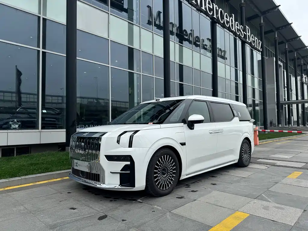 Zeekr 009 2024 мест 108kWh