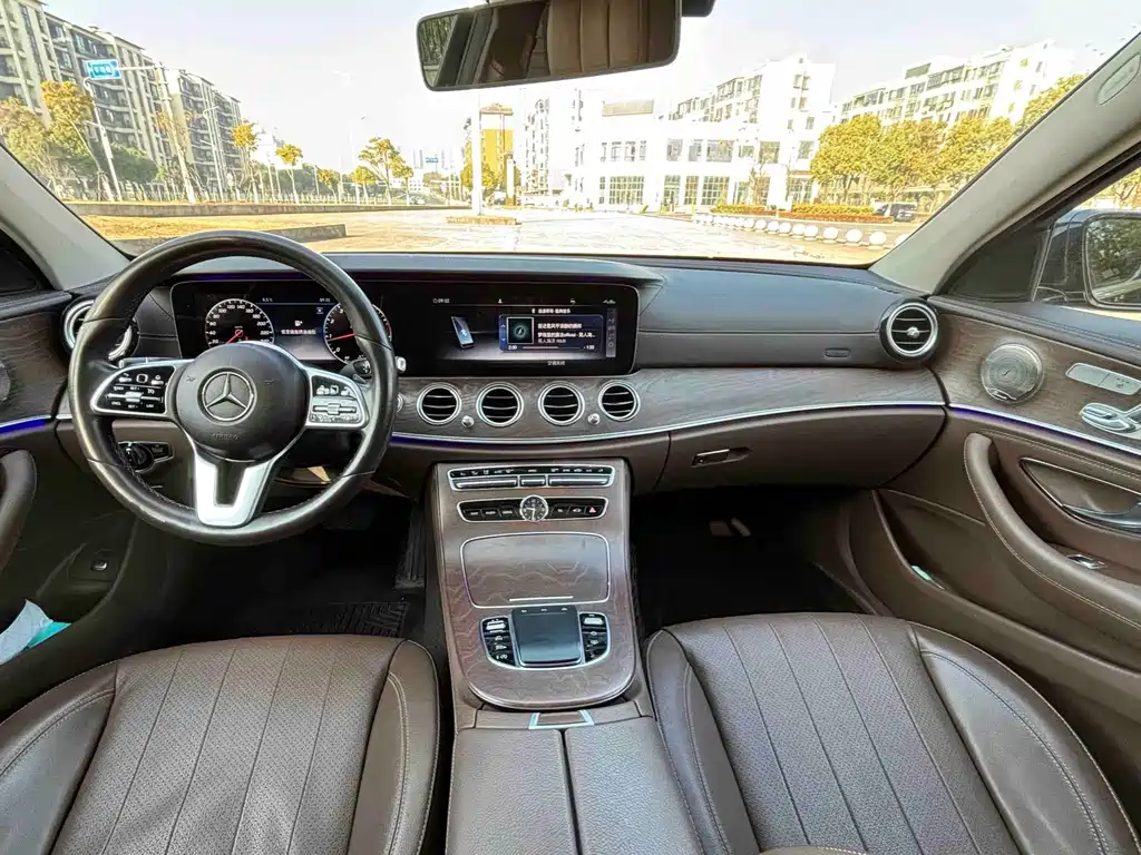 Mercedes-Benz E-Class — миниатюра 7