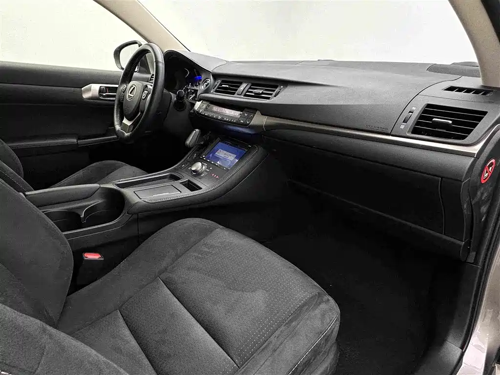 Lexus CT — миниатюра 17
