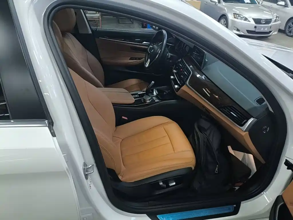 BMW 5 Series — миниатюра 25