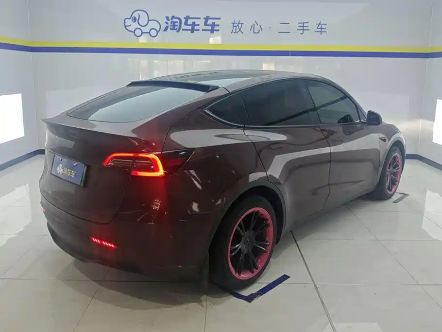 Tesla Model Y — миниатюра 3