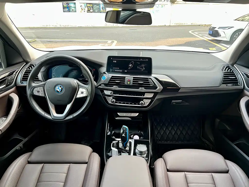 BMW iX3 — миниатюра 5