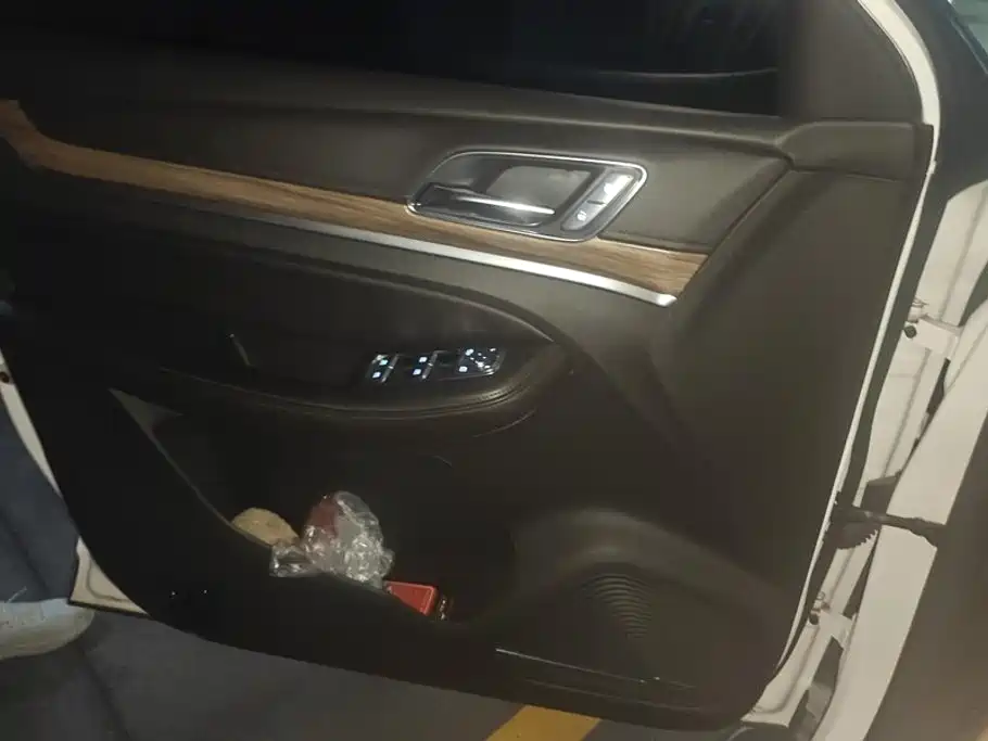 Roewe RX8 — миниатюра 7