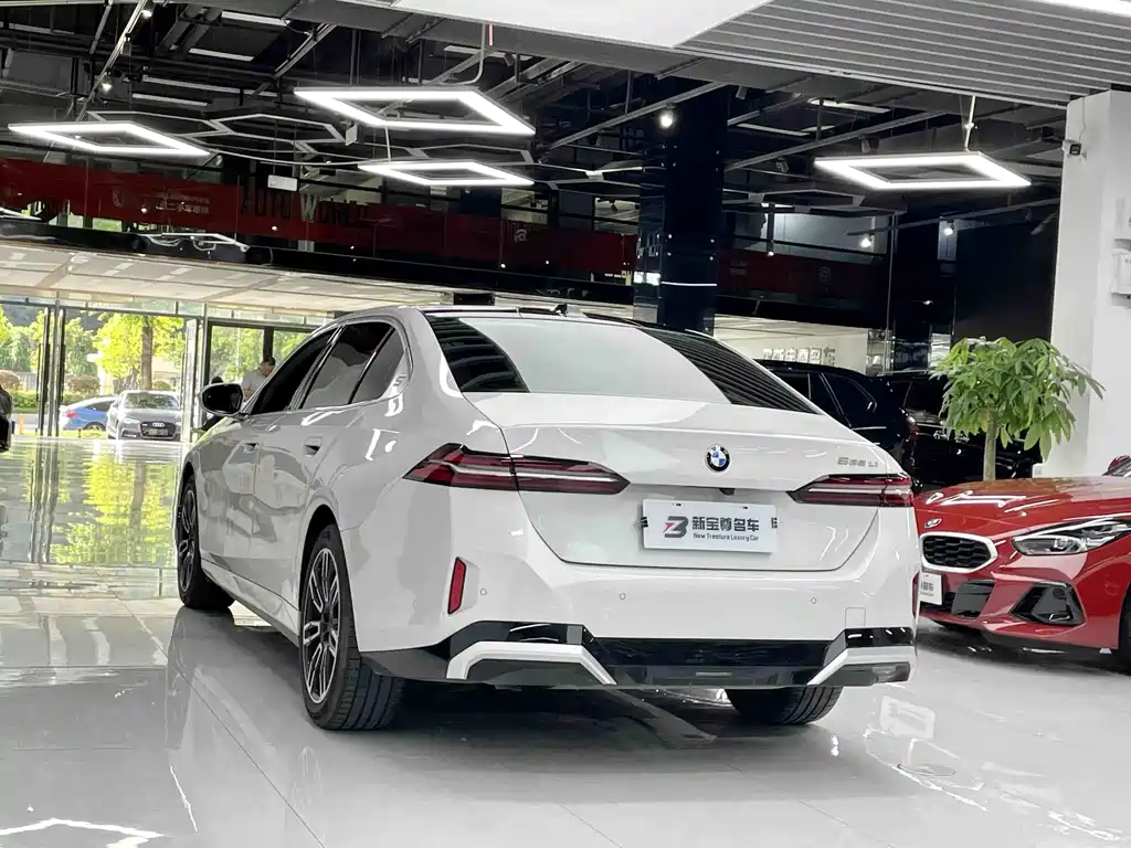 BMW 5 Series — миниатюра 9