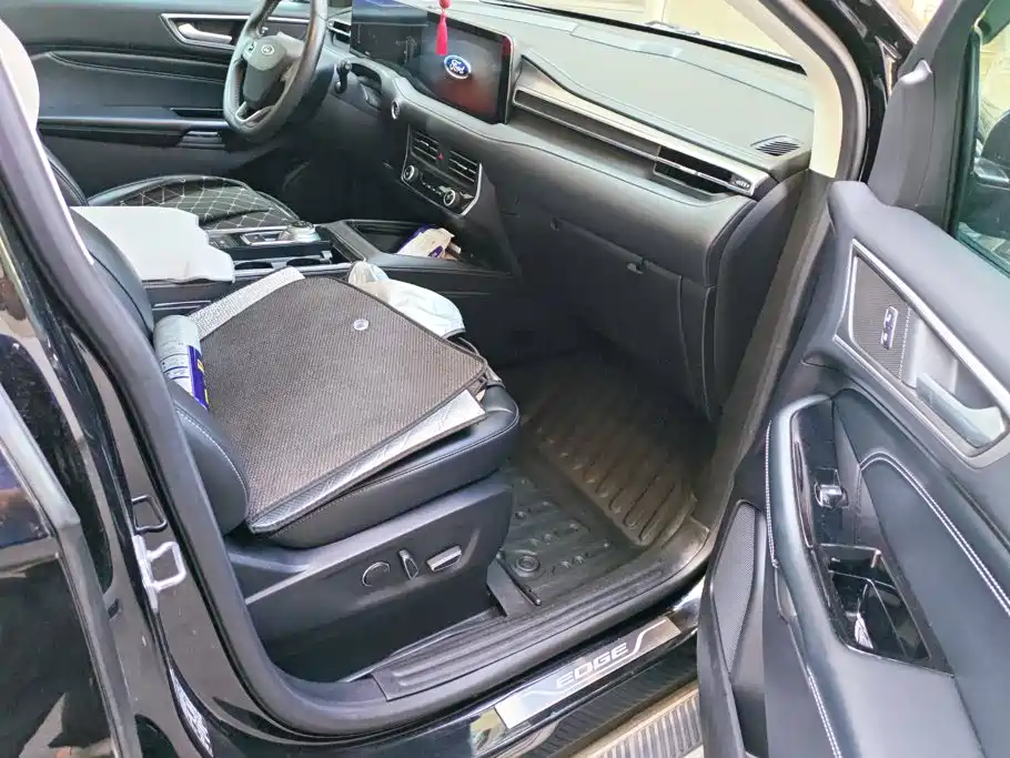 Ford Edge — миниатюра 8