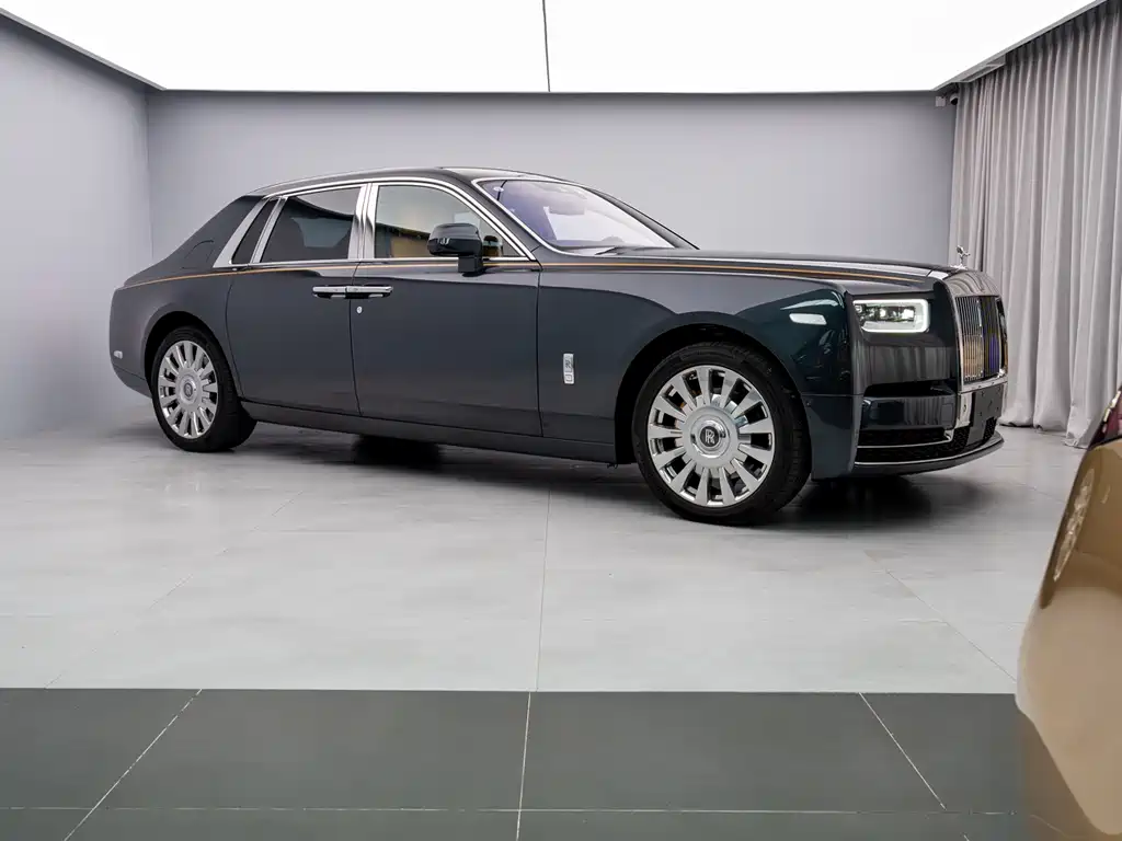 ROLLS-ROYCE PHANTOM