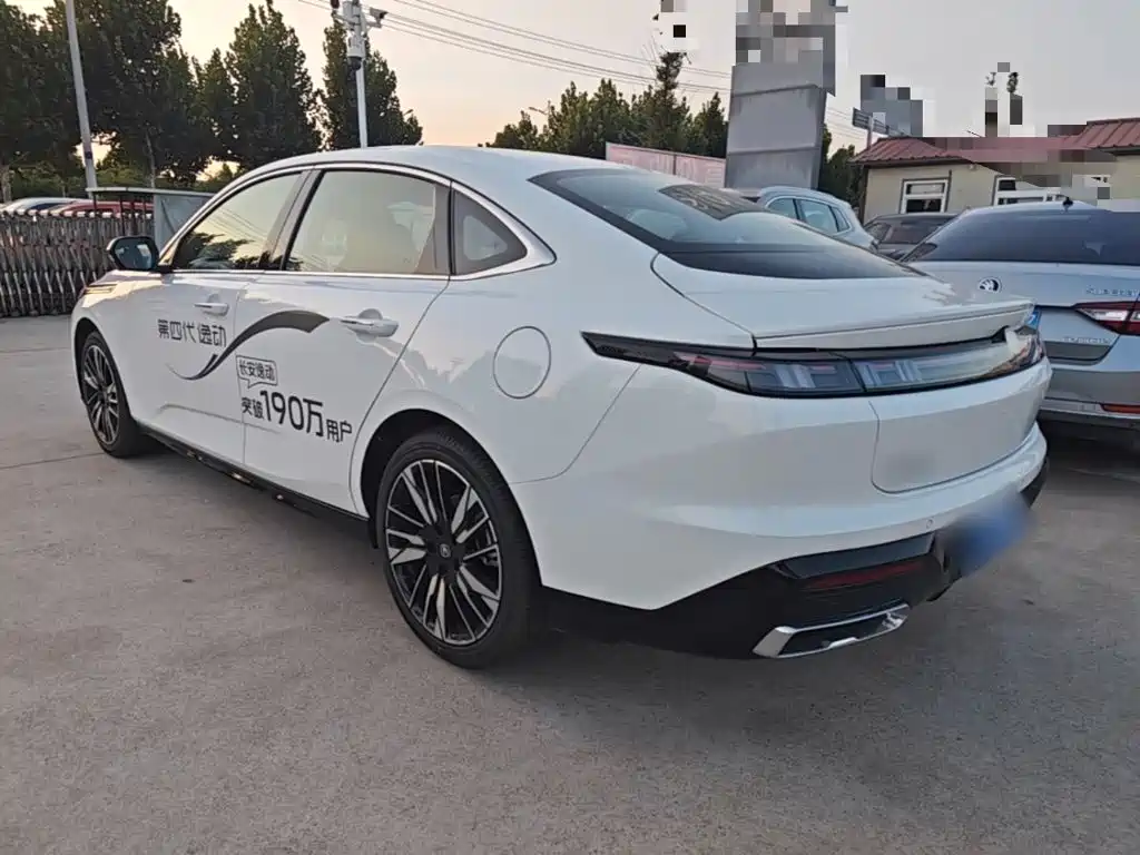 Changan Eado — миниатюра 5