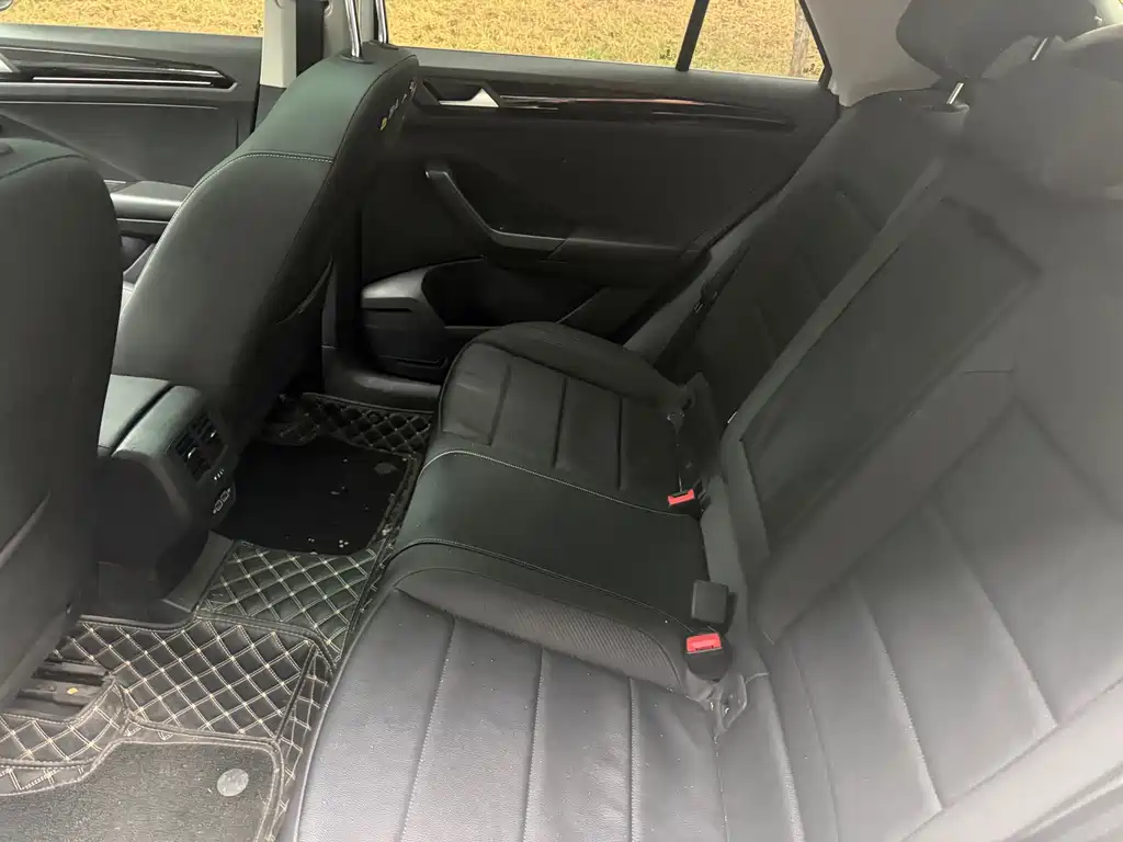 Volkswagen T-Roc — миниатюра 10