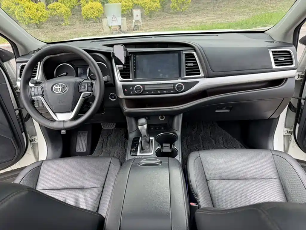 Toyota Highlander 2017 2.0T Luxury 7 мест