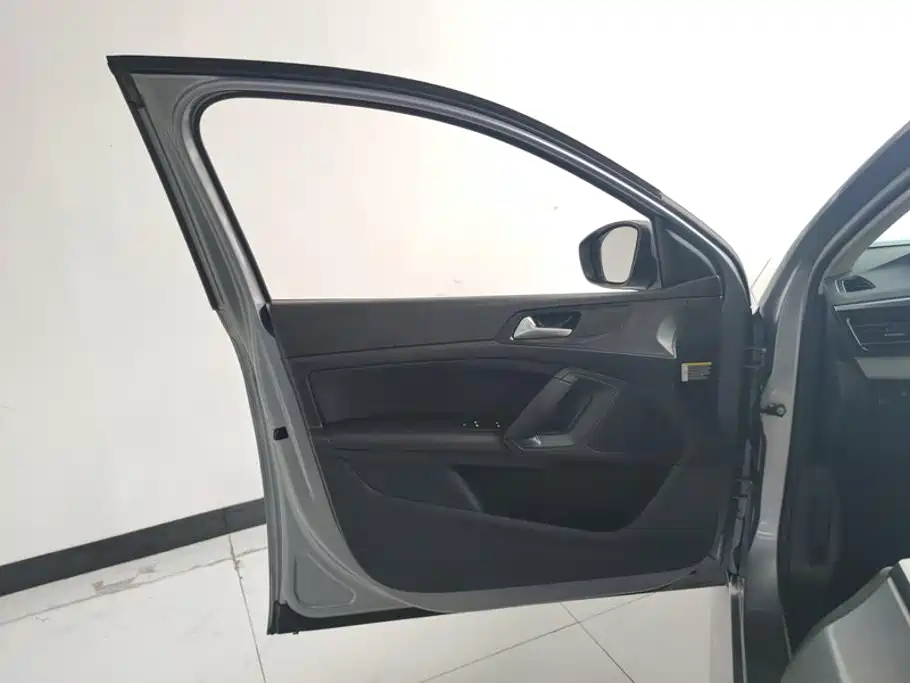 Peugeot 408 — миниатюра 7