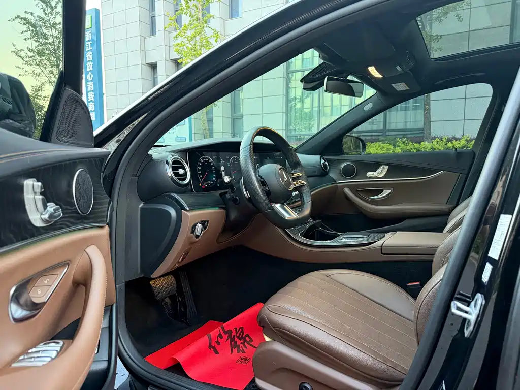 Mercedes-Benz E-Class (Import) — миниатюра 5