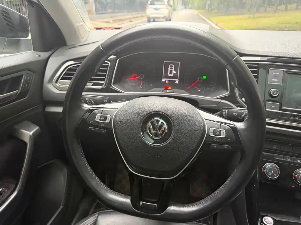 Volkswagen T-Roc — миниатюра 16