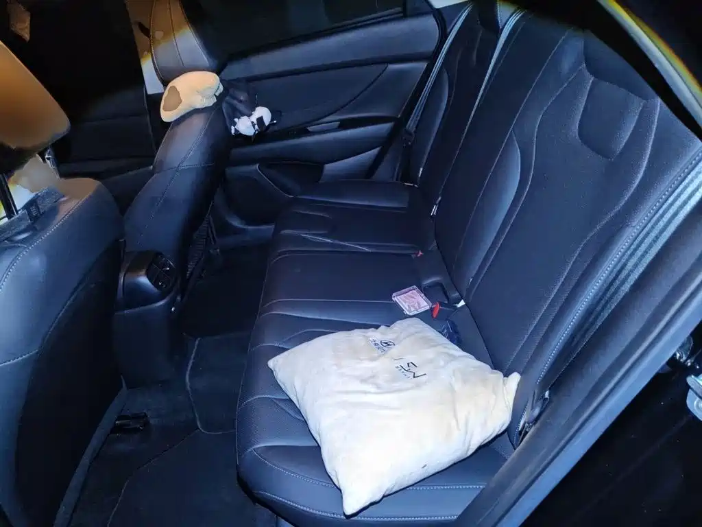 Hyundai Elantra — миниатюра 15