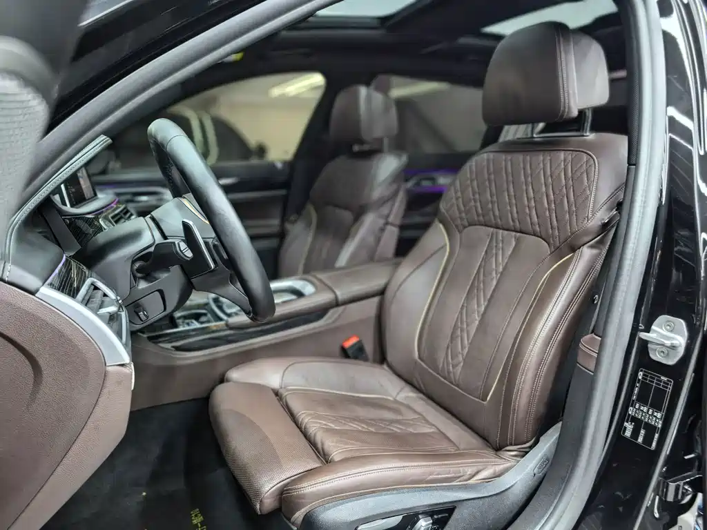 BMW 7 Series — миниатюра 28