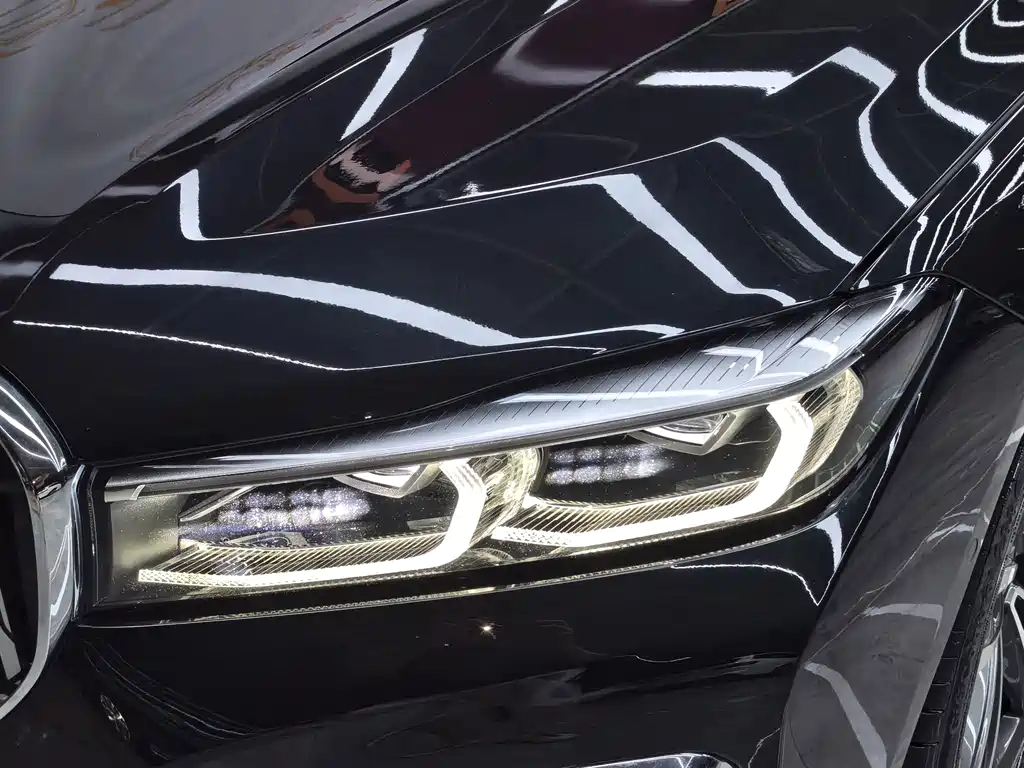 BMW 7 Series — миниатюра 32