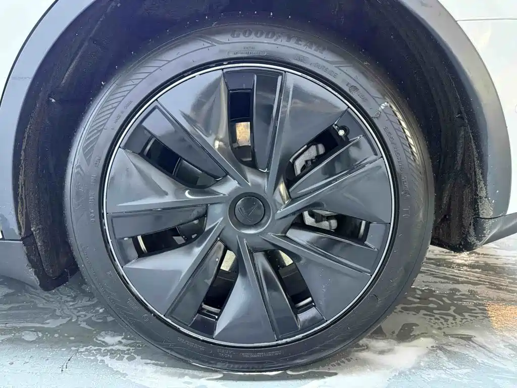 Tesla Model Y — миниатюра 23