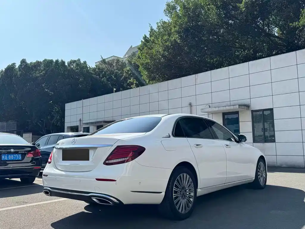 MERCEDES-BENZ E CLASS