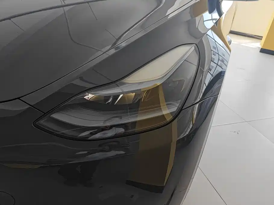 Tesla Model Y — миниатюра 5