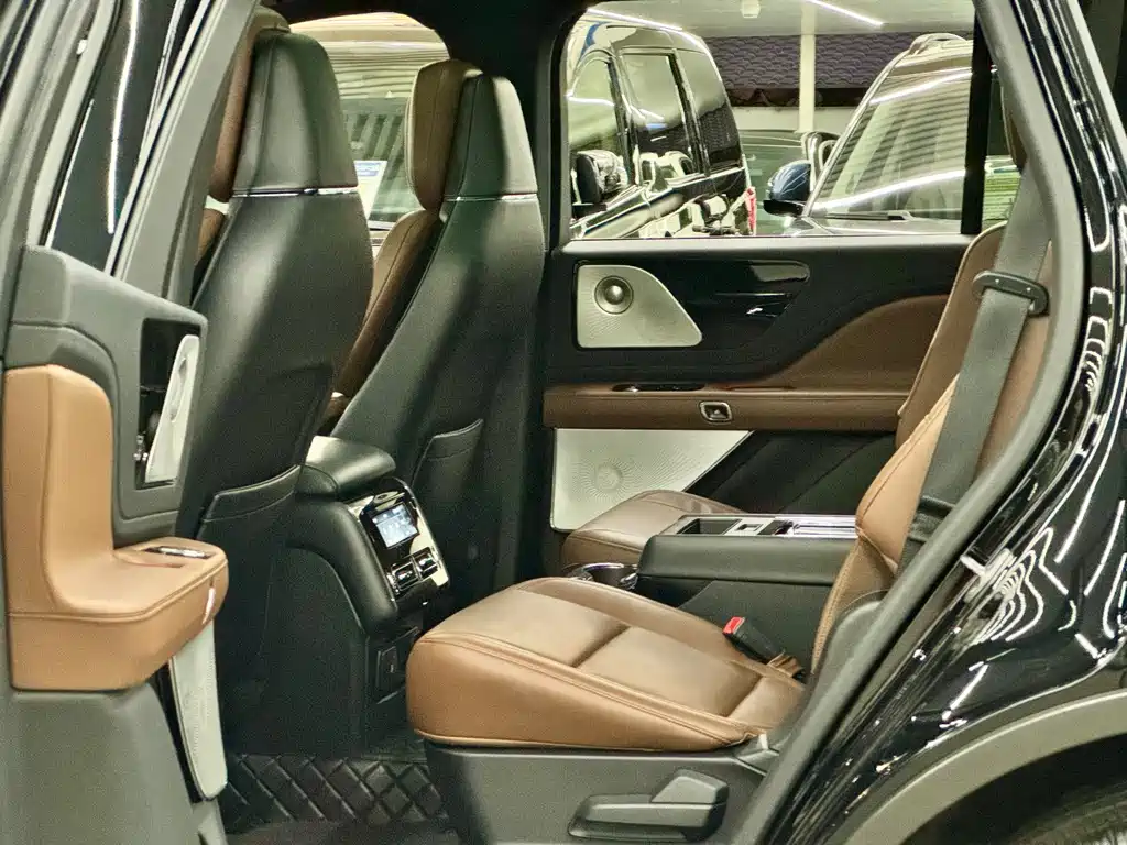 Lincoln Aviator — миниатюра 7