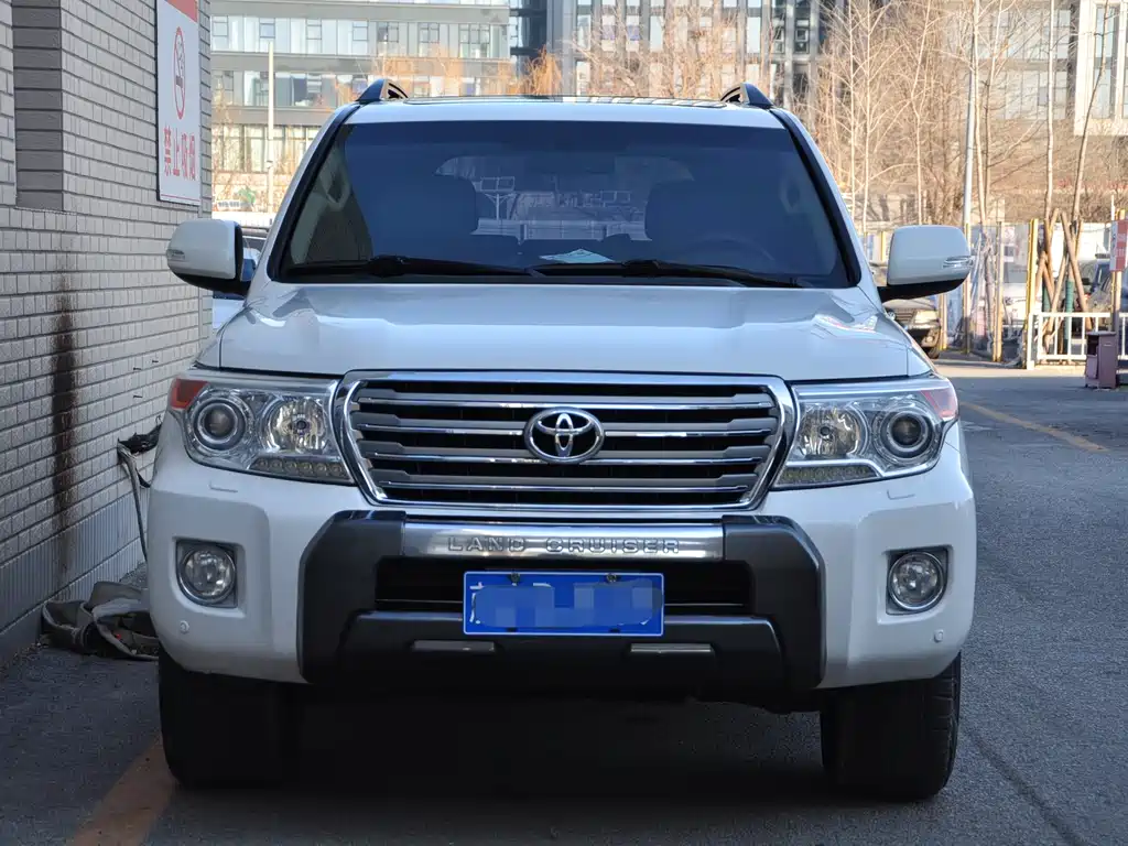 Toyota Land Cruiser 2012 4.6L AT VX