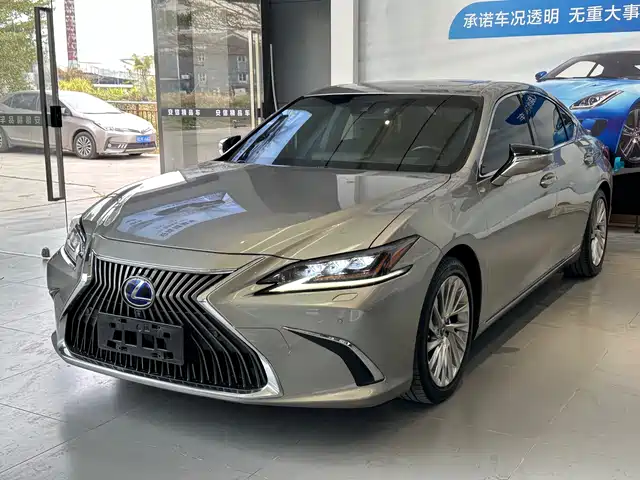 LEXUS ES 2019