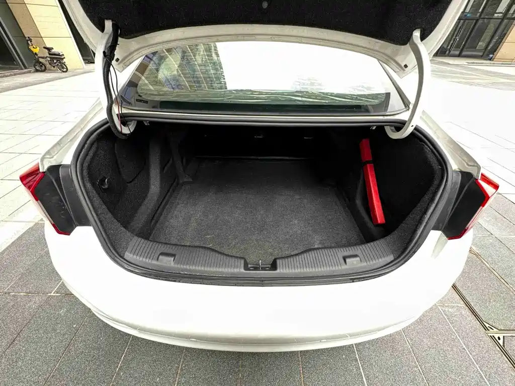 Chevrolet Cruze — миниатюра 17