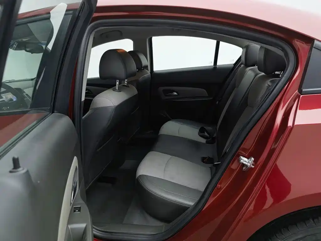Chevrolet Cruze — миниатюра 15