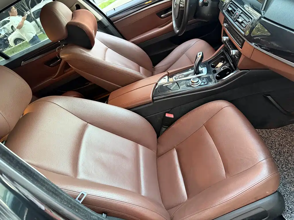 BMW 5 Series — миниатюра 10