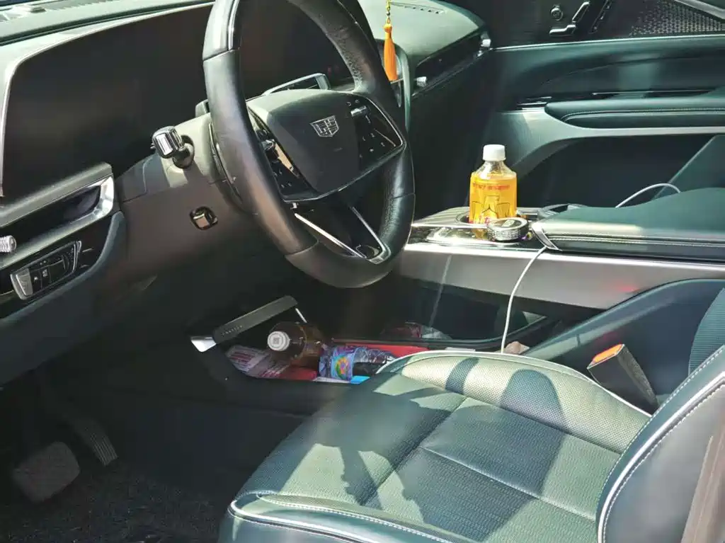 Cadillac Lyriq — миниатюра 5