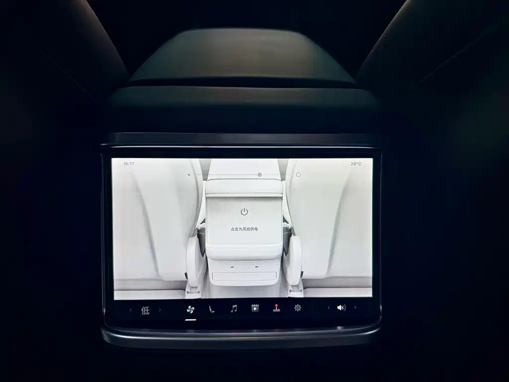 Tesla Model X — миниатюра 13