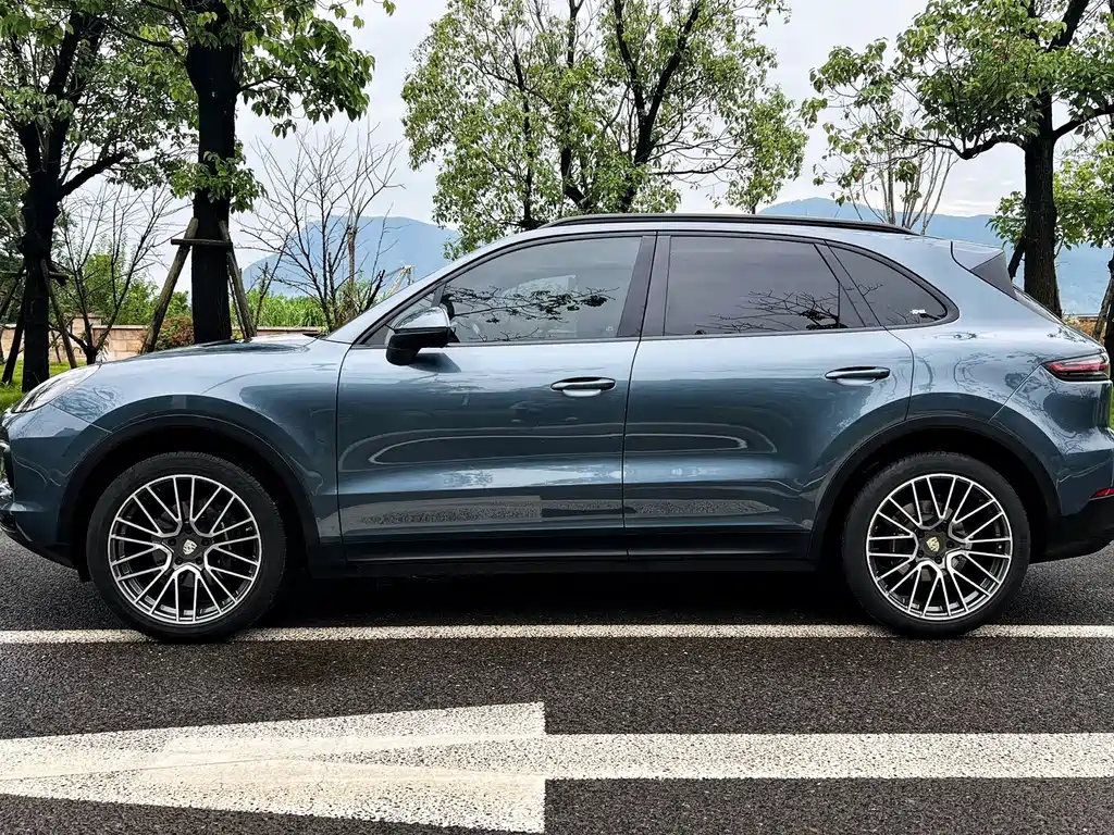 Porsche Cayenne — миниатюра 3