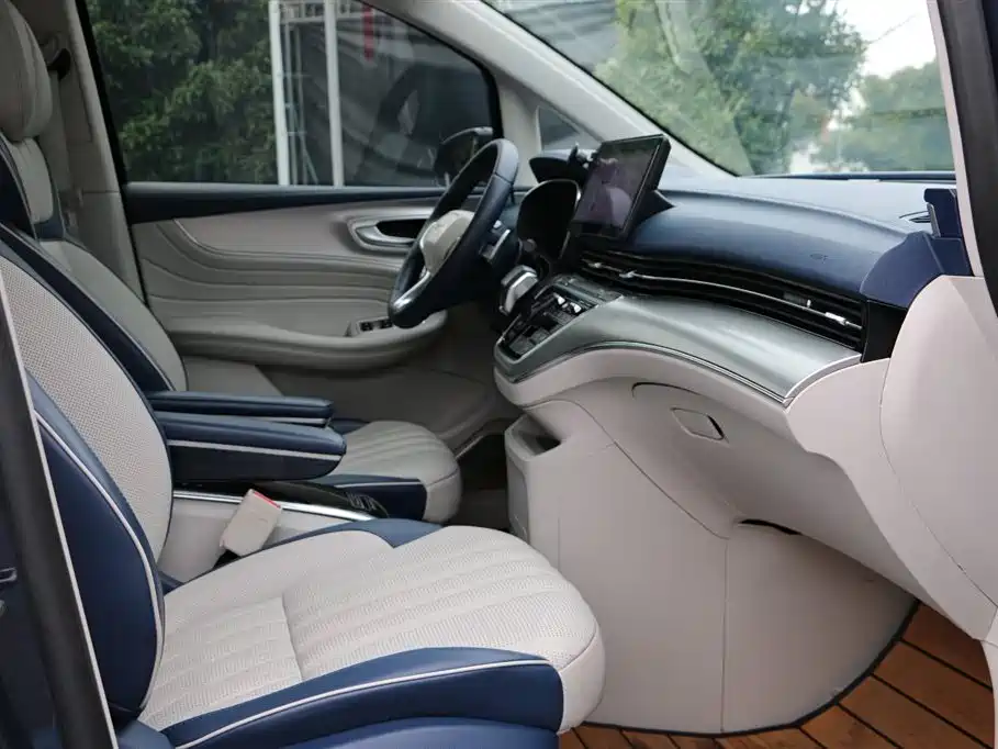 Roewe iMAX8 400TGI Supreme Series Honorable Edition, фото 9