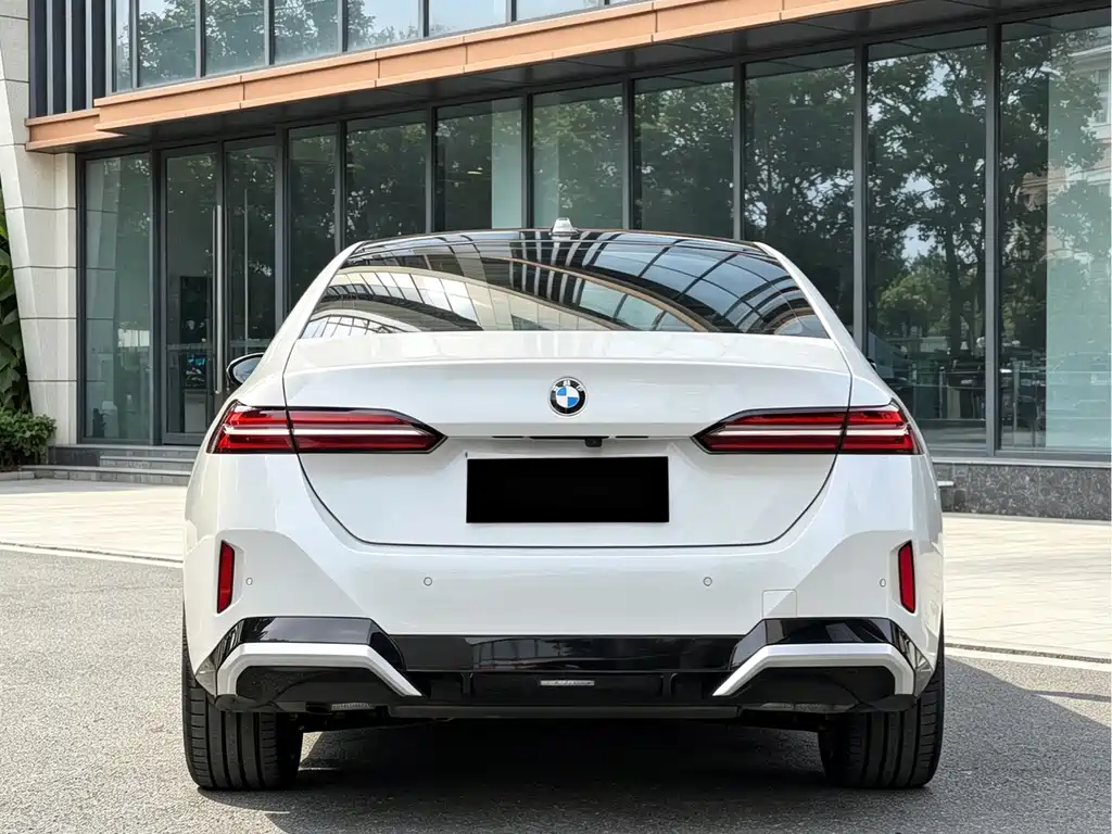 BMW 5 Series — миниатюра 16