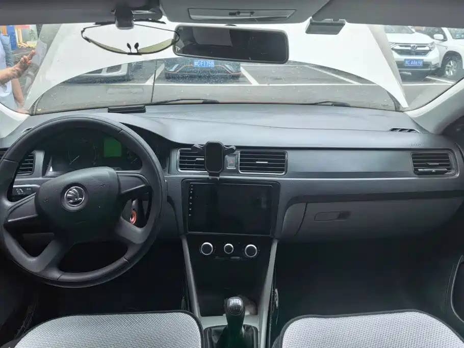 Skoda Rapid — миниатюра 12