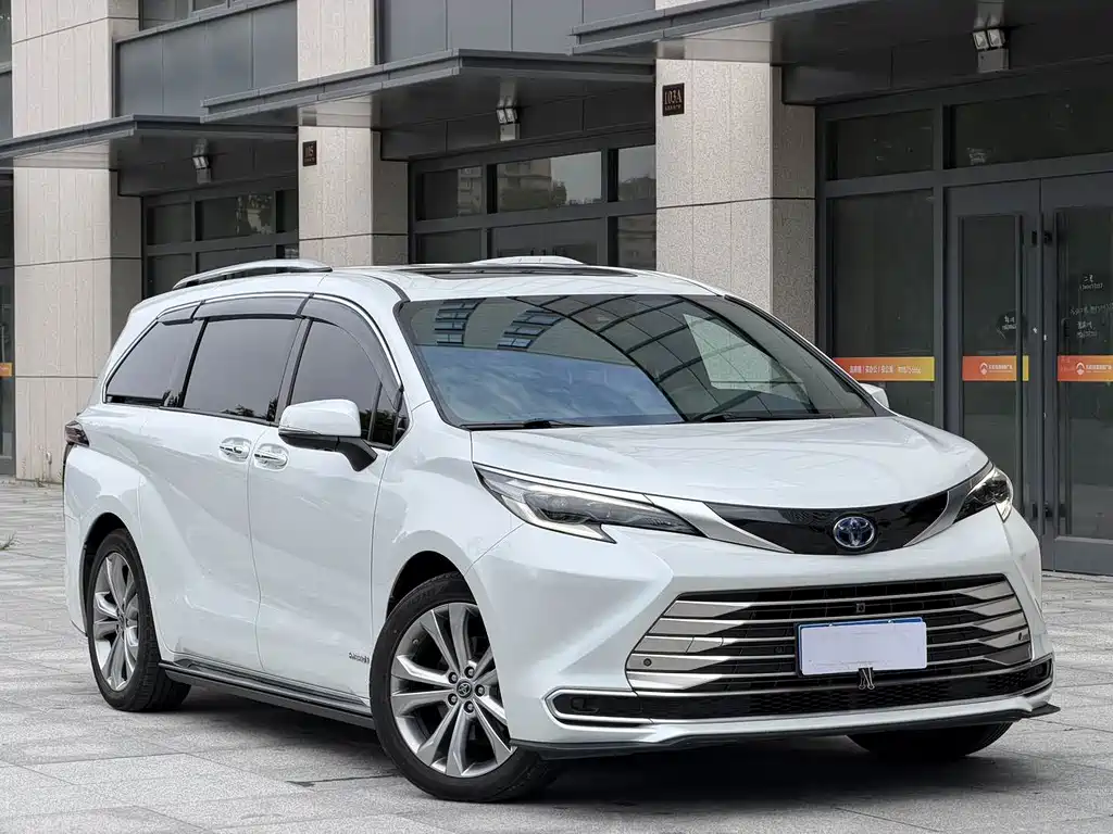 Toyota Sienna — миниатюра 3